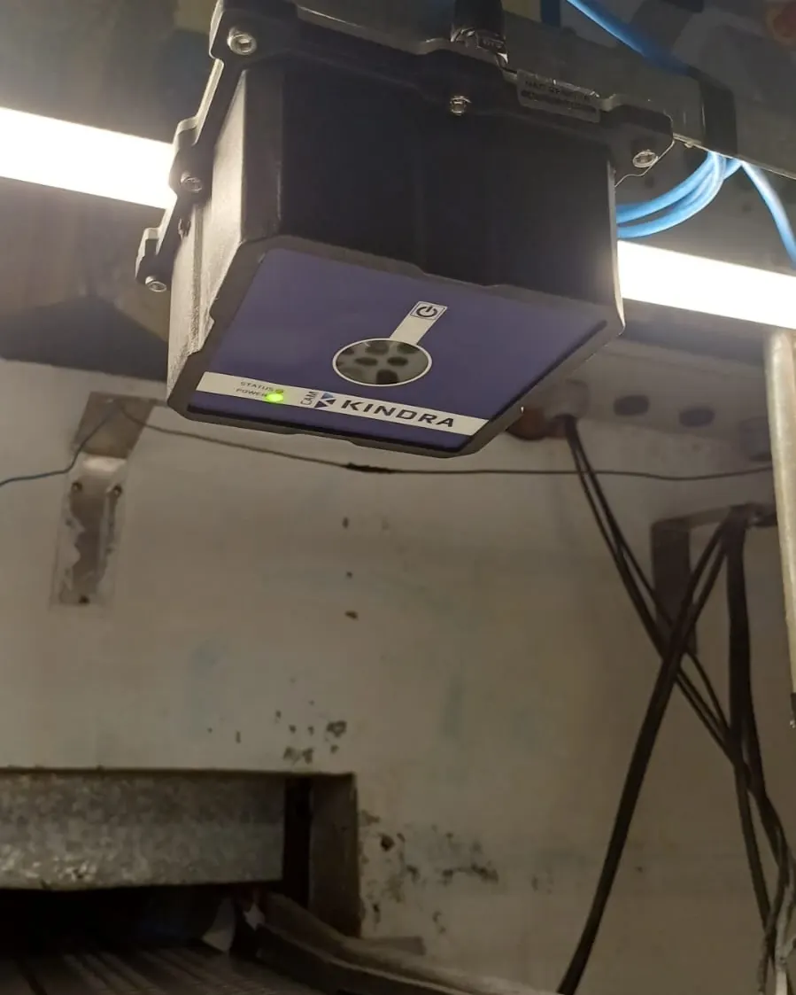 Câmera Kindra instalada acima da esteira de ovos